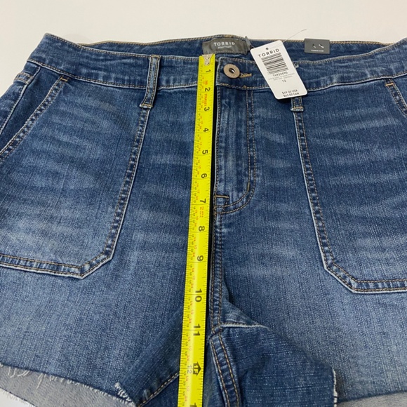 Torrid Jeans Womens Denim Shorts Size 12 Raw Hem Cut Offs Spring Summer - Picture 10 of 10